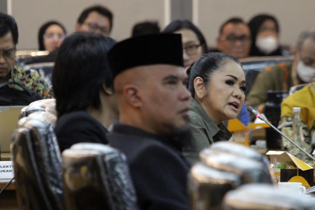 Wakil Ketua DPR Prof Sufmi Dasco Ahmad dan Komisi XIII gelar rapat membahas mengenai royalti hak cipta (Ashar/SinPo.id)