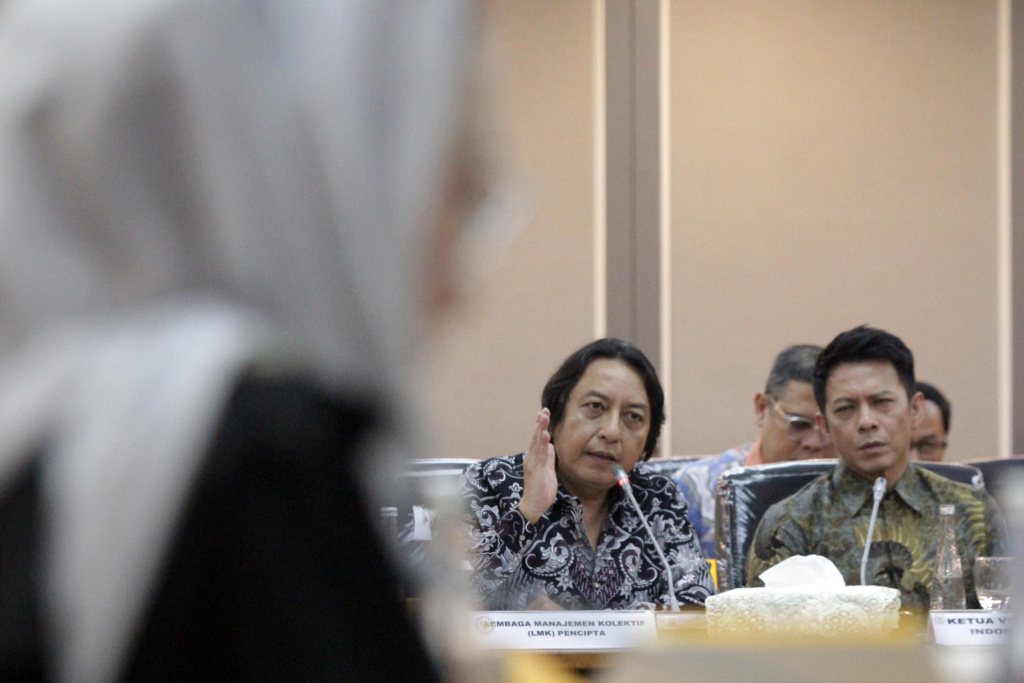 Wakil Ketua DPR Prof Sufmi Dasco Ahmad dan Komisi XIII gelar rapat membahas mengenai royalti hak cipta (Ashar/SinPo.id)