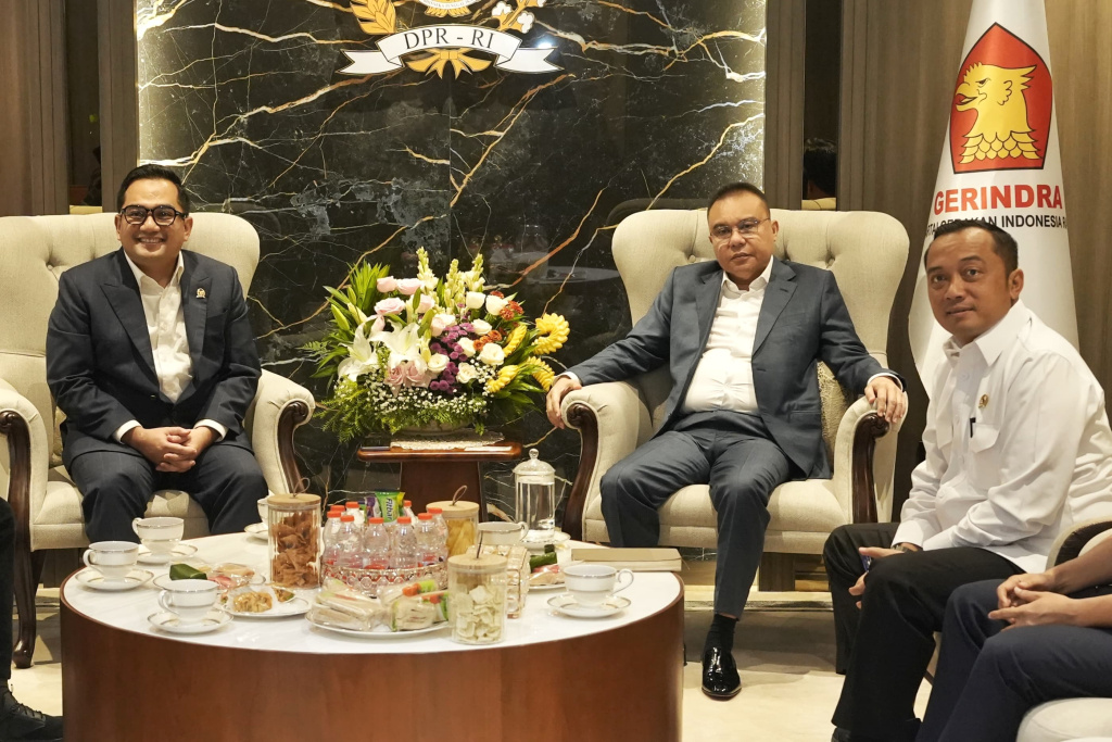 Wakil Ketua DPR RI Prof Sufmi Dasco Ahmad menggelar pertemuan dengan Mensesneg Prasetyo Hadi dan Komisi II untuk membahas RUU tentang Pilkada (Ashar/SinPo.id)