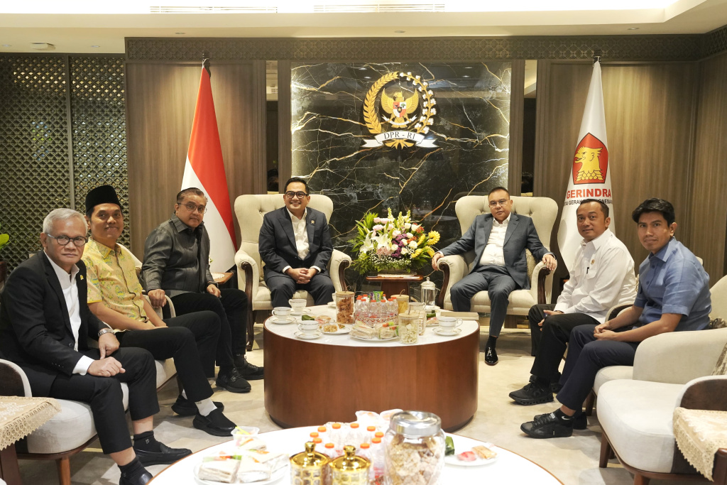 Wakil Ketua DPR RI Prof Sufmi Dasco Ahmad menggelar pertemuan dengan Mensesneg Prasetyo Hadi dan Komisi II untuk membahas RUU tentang Pilkada (Ashar/SinPo.id)