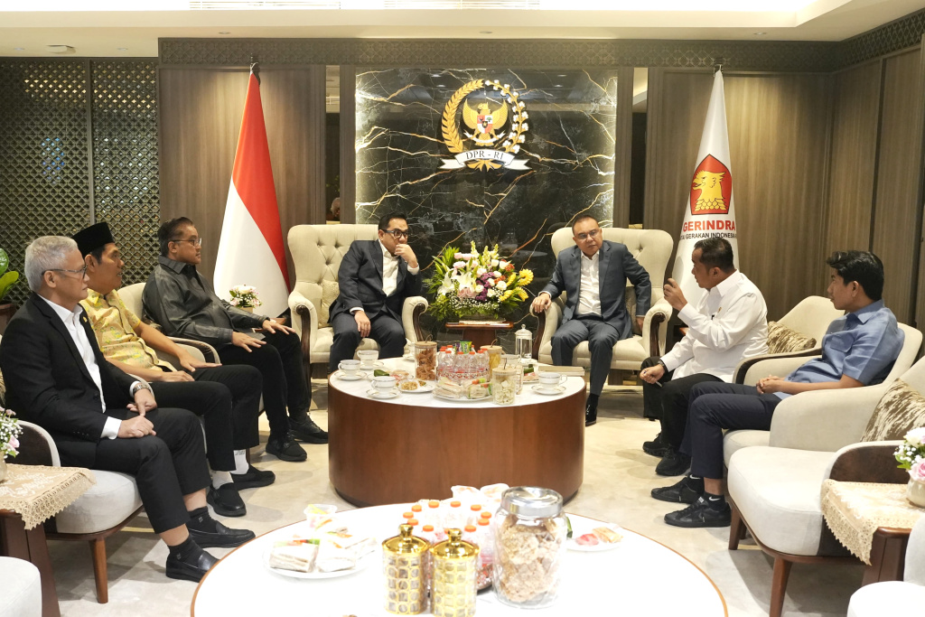 Wakil Ketua DPR RI Prof Sufmi Dasco Ahmad menggelar pertemuan dengan Mensesneg Prasetyo Hadi dan Komisi II untuk membahas RUU tentang Pilkada (Ashar/SinPo.id)