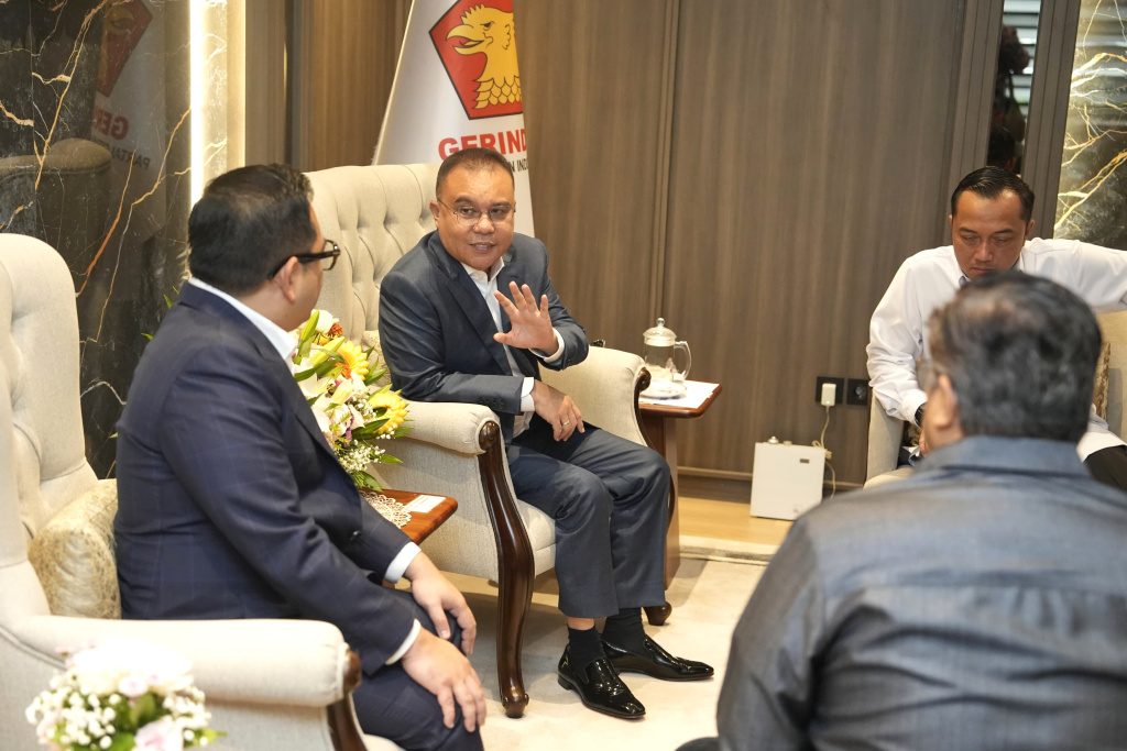 Wakil Ketua DPR RI Prof Sufmi Dasco Ahmad menggelar pertemuan dengan Mensesneg Prasetyo Hadi dan Komisi II untuk membahas RUU tentang Pilkada (Ashar/SinPo.id)