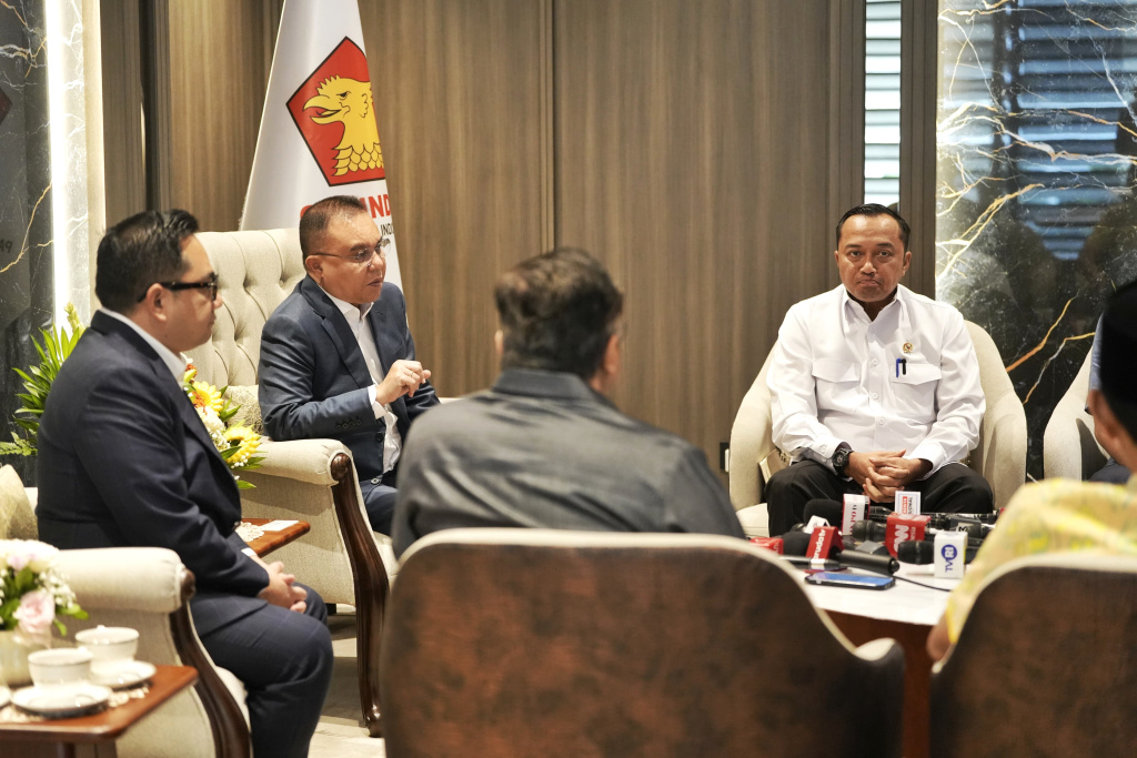 Wakil Ketua DPR RI Prof Sufmi Dasco Ahmad menggelar pertemuan dengan Mensesneg Prasetyo Hadi dan Komisi II untuk membahas RUU tentang Pilkada (Ashar/SinPo.id)