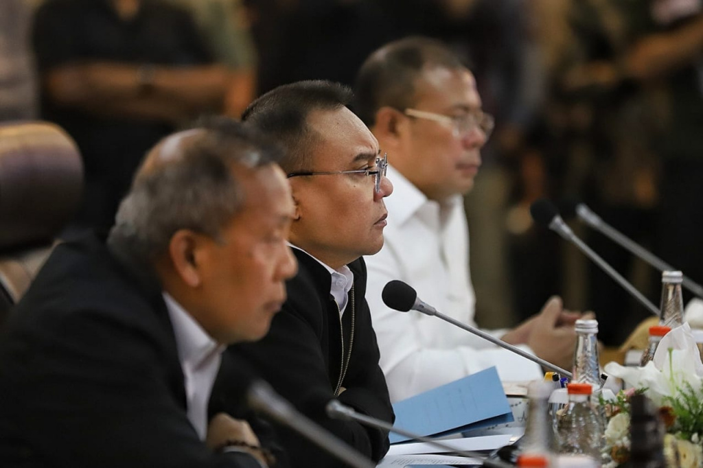 Pimpinan DPR Prof Sufmi Dasco Ahmad membentuk badan pelaksana reformasi Agraria serta membentuk pansus penyelesaian konflik agraria (Ashar/SinPo.id)