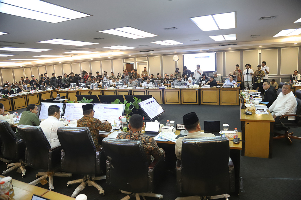 Pimpinan DPR Prof Sufmi Dasco Ahmad membentuk badan pelaksana reformasi Agraria serta membentuk pansus penyelesaian konflik agraria (Ashar/SinPo.id)