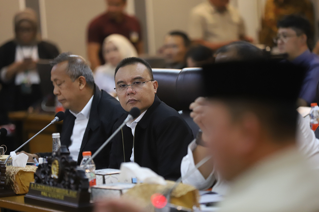 Pimpinan DPR Prof Sufmi Dasco Ahmad membentuk badan pelaksana reformasi Agraria serta membentuk pansus penyelesaian konflik agraria (Ashar/SinPo.id)