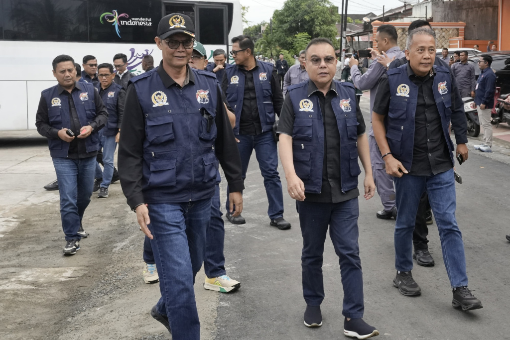 Pimpinan DPR Prof Sufmi Dasco memimpin Rapat Koordinasi Pemulihan Pascabencana di Banda Aceh (Ashar/Foto:Yoga/SinPo.id)