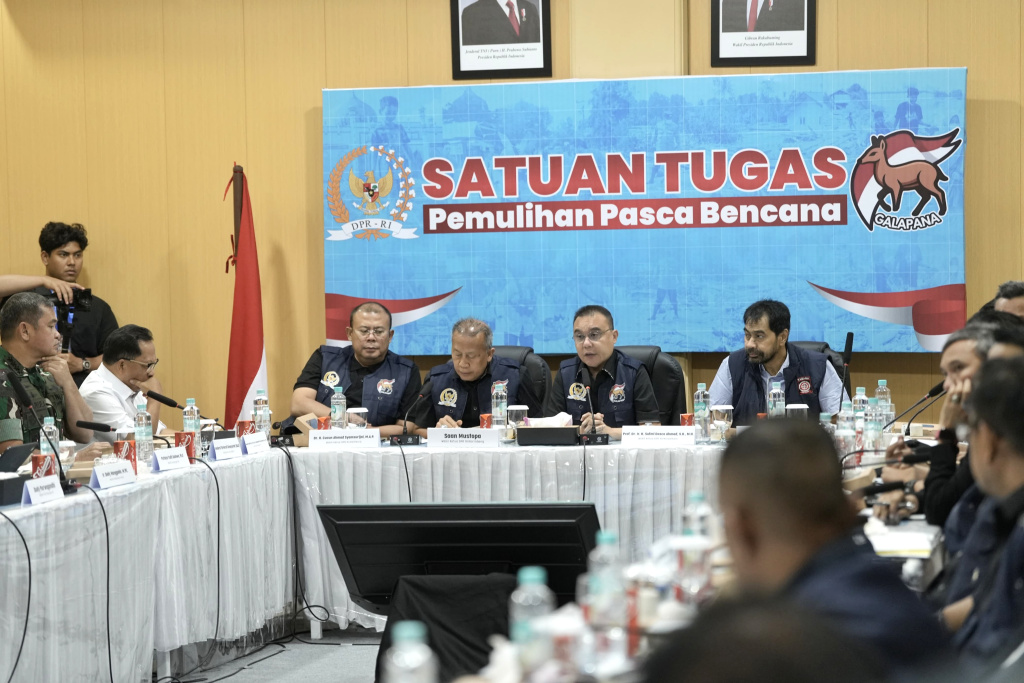 Pimpinan DPR Prof Sufmi Dasco memimpin Rapat Koordinasi Pemulihan Pascabencana di Banda Aceh (Ashar/Foto:Yoga/SinPo.id)