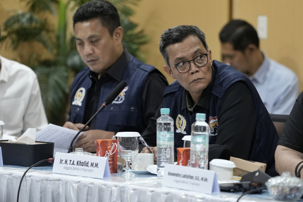 Pimpinan DPR Prof Sufmi Dasco memimpin Rapat Koordinasi Pemulihan Pascabencana di Banda Aceh (Ashar/Foto:Yoga/SinPo.id)