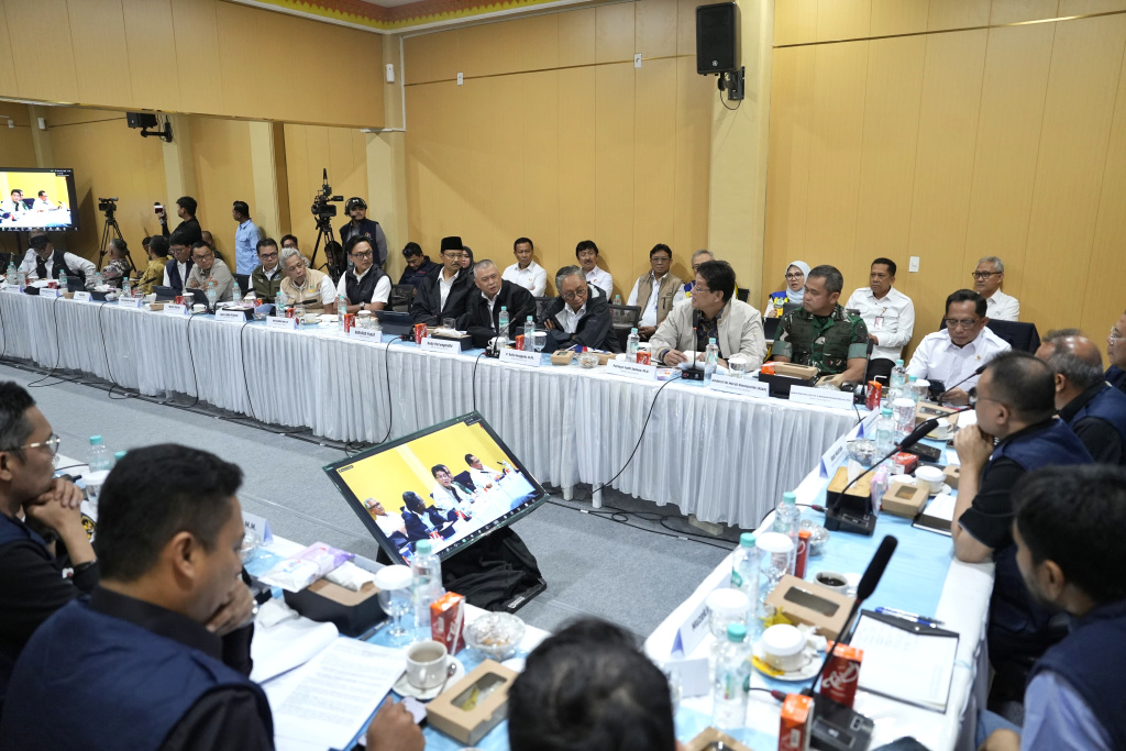 Pimpinan DPR Prof Sufmi Dasco memimpin Rapat Koordinasi Pemulihan Pascabencana di Banda Aceh (Ashar/Foto:Yoga/SinPo.id)