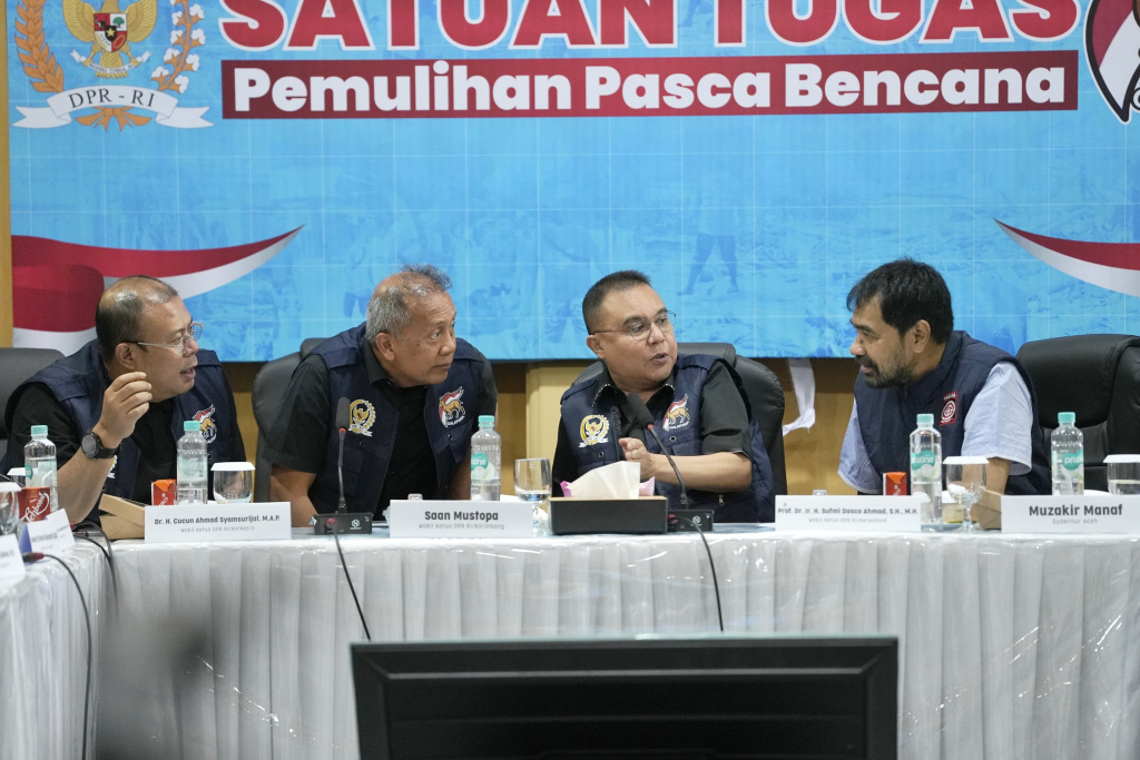 Pimpinan DPR Prof Sufmi Dasco memimpin Rapat Koordinasi Pemulihan Pascabencana di Banda Aceh (Ashar/Foto:Yoga/SinPo.id)