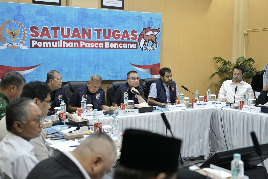 Pimpinan DPR Prof Sufmi Dasco memimpin Rapat Koordinasi Pemulihan Pascabencana di Banda Aceh (Ashar/Foto:Yoga/SinPo.id)