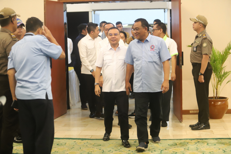 Wakil Ketua DPR RI Prof Sufmi Dasco Ahmad menggelar acara silahturahmi dengan para Federasi Serikat Kerja Buruh di Gedung Nusantara IV (Ashar/SinPo.id)