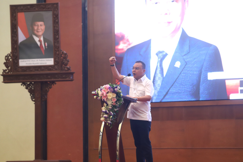 Wakil Ketua DPR RI Prof Sufmi Dasco Ahmad menggelar acara silahturahmi dengan para Federasi Serikat Kerja Buruh di Gedung Nusantara IV (Ashar/SinPo.id)