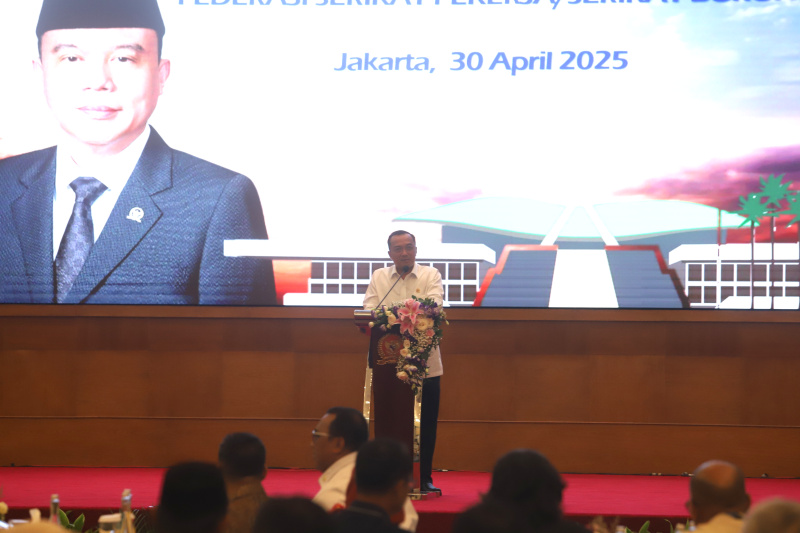 Wakil Ketua DPR RI Prof Sufmi Dasco Ahmad menggelar acara silahturahmi dengan para Federasi Serikat Kerja Buruh di Gedung Nusantara IV (Ashar/SinPo.id)