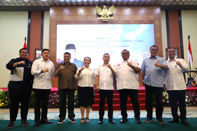 Wakil Ketua DPR RI Prof Sufmi Dasco Ahmad menggelar acara silahturahmi dengan para Federasi Serikat Kerja Buruh di Gedung Nusantara IV (Ashar/SinPo.id)