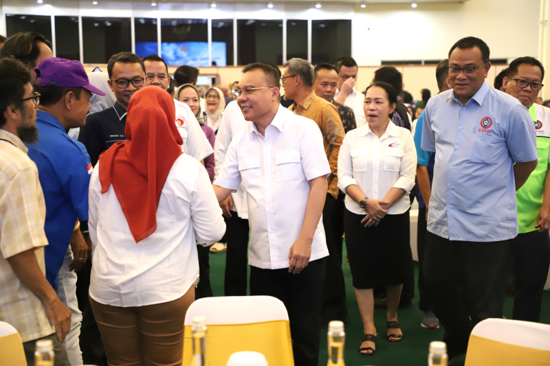 Wakil Ketua DPR RI Prof Sufmi Dasco Ahmad menggelar acara silahturahmi dengan para Federasi Serikat Kerja Buruh di Gedung Nusantara IV (Ashar/SinPo.id)