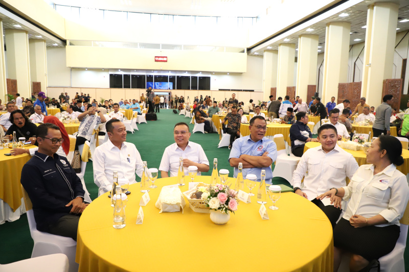 Wakil Ketua DPR RI Prof Sufmi Dasco Ahmad menggelar acara silahturahmi dengan para Federasi Serikat Kerja Buruh di Gedung Nusantara IV (Ashar/SinPo.id)