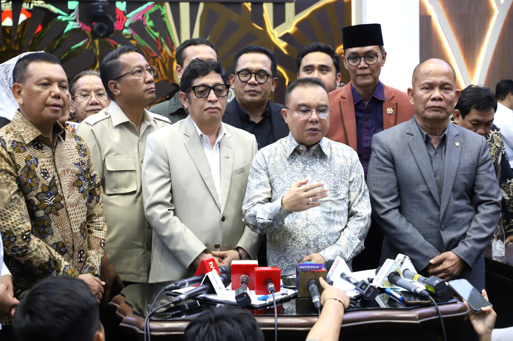 Pimpinan DPR Prof Sufmi Dasco Ahmad memimpin rapat Baleg dalam pengambilan keputusan RUU PPRT disahkan di Rapat Paripurna (Ashar/SinPo.id)