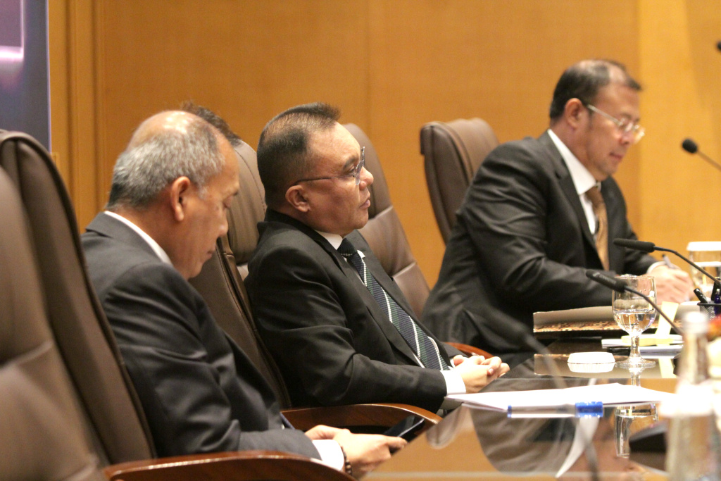 Pimpinan DPR Sufmi Dasco menerima audiensi dari Asosiasi Kepala Desa Seluruh Indonesia (Aksi) membahas RPP dan Koperasi Desa Merah Putih (Ashar/SinPo.id)