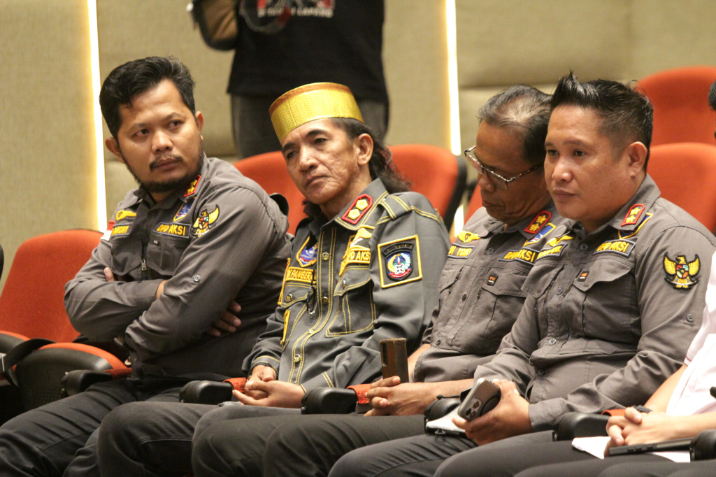 Pimpinan DPR Sufmi Dasco menerima audiensi dari Asosiasi Kepala Desa Seluruh Indonesia (Aksi) membahas RPP dan Koperasi Desa Merah Putih (Ashar/SinPo.id)