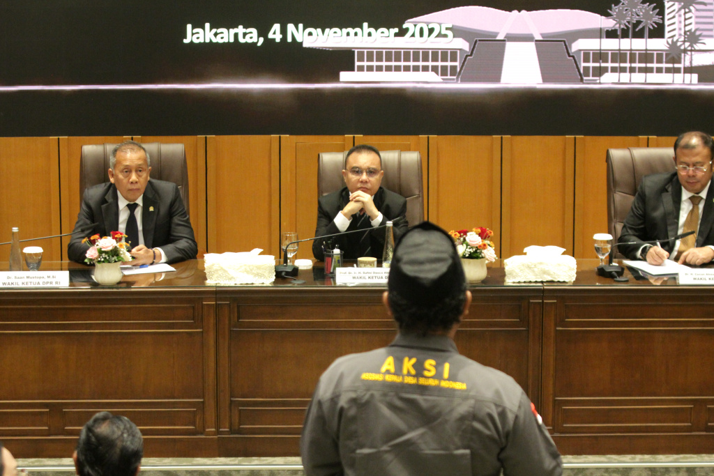 Pimpinan DPR Sufmi Dasco menerima audiensi dari Asosiasi Kepala Desa Seluruh Indonesia (Aksi) membahas RPP dan Koperasi Desa Merah Putih (Ashar/SinPo.id)