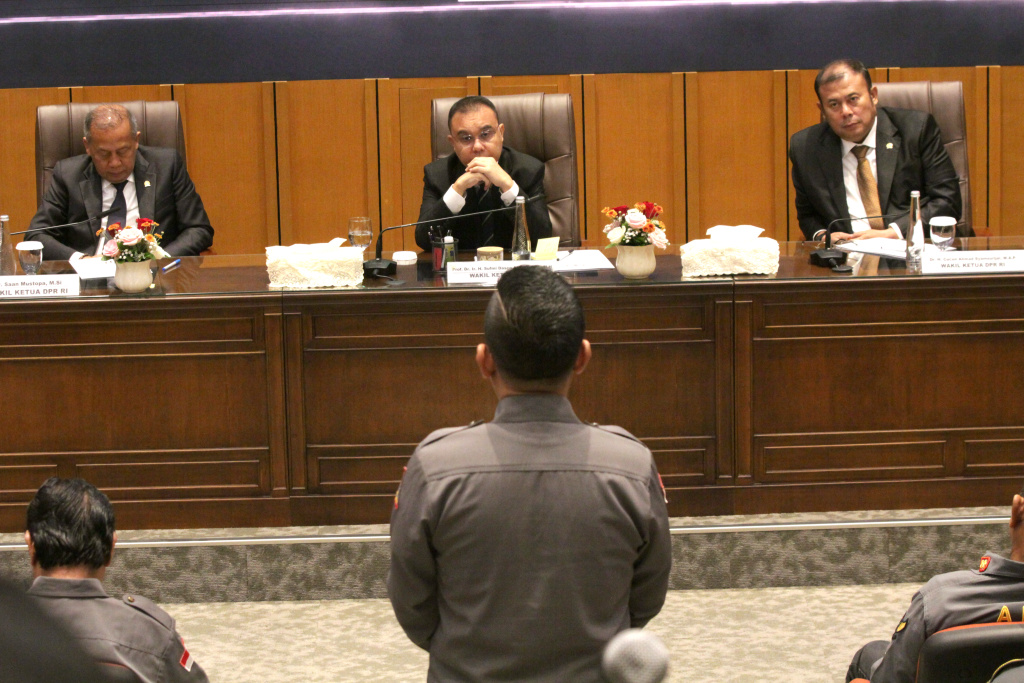 Pimpinan DPR Sufmi Dasco menerima audiensi dari Asosiasi Kepala Desa Seluruh Indonesia (Aksi) membahas RPP dan Koperasi Desa Merah Putih (Ashar/SinPo.id)