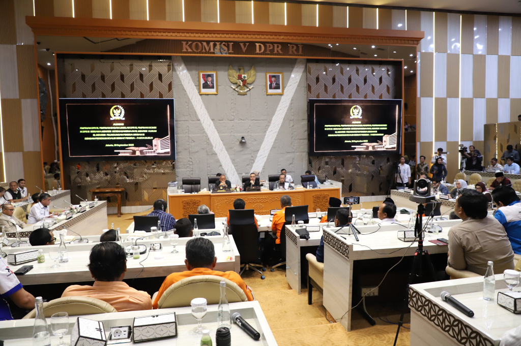 Pimpinan DPR Prof Sufmi Dasco Ahmad menerima audiensi dari Koalisi Serikat Pekerja (KSP) dan Partai Buruh membahas RUU Ketenagakerjaan (Ashar/SinPo.id)