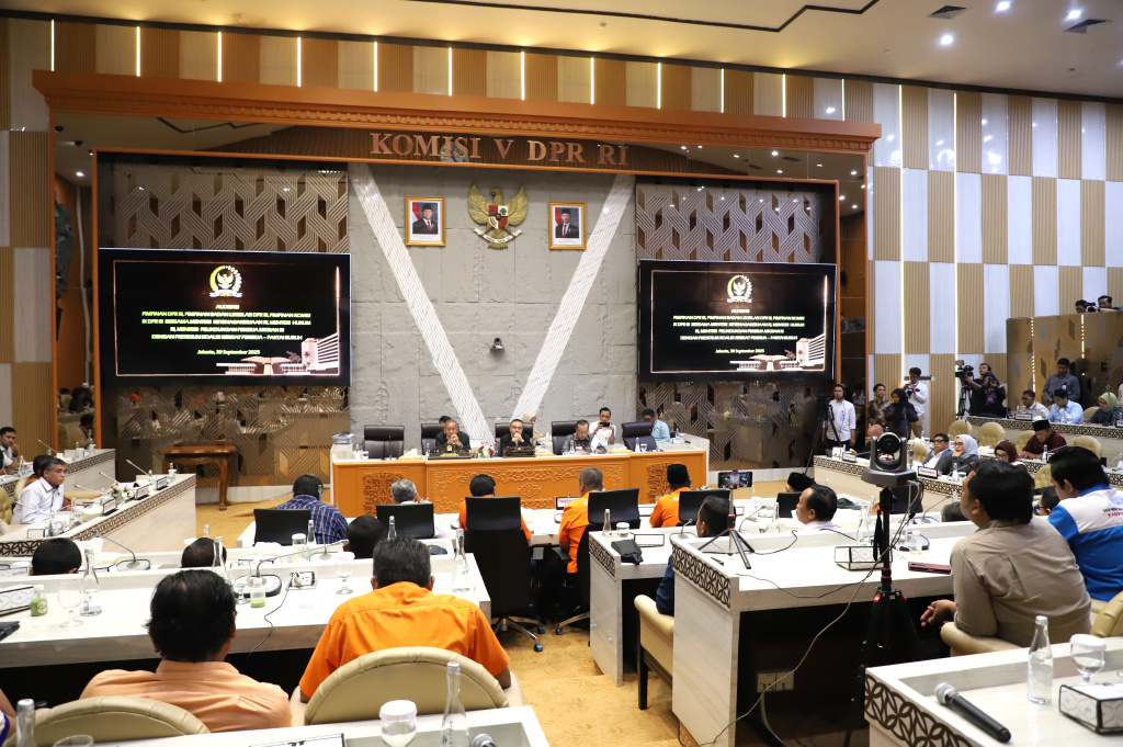 Pimpinan DPR Prof Sufmi Dasco Ahmad menerima audiensi dari Koalisi Serikat Pekerja (KSP) dan Partai Buruh membahas RUU Ketenagakerjaan (Ashar/SinPo.id)