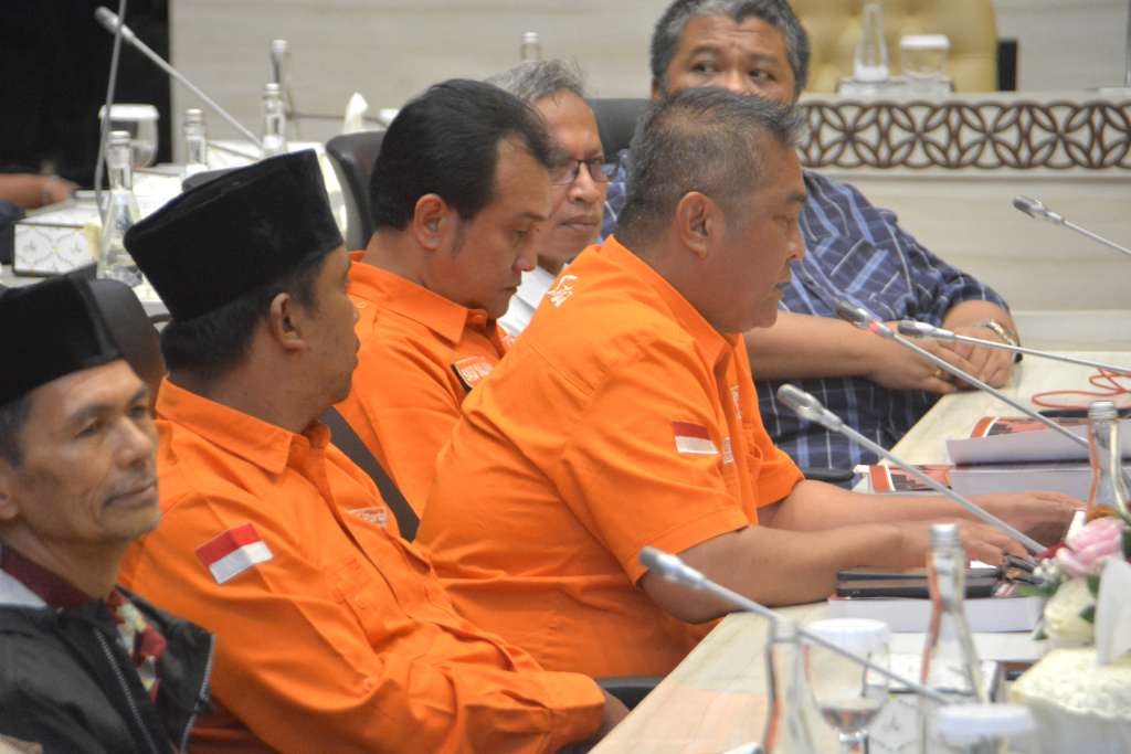 Pimpinan DPR Prof Sufmi Dasco Ahmad menerima audiensi dari Koalisi Serikat Pekerja (KSP) dan Partai Buruh membahas RUU Ketenagakerjaan (Ashar/SinPo.id)