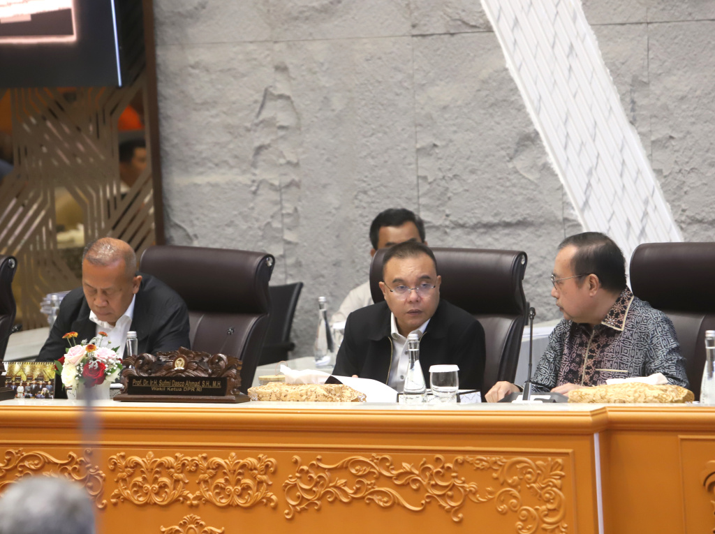 Pimpinan DPR Prof Sufmi Dasco Ahmad menerima audiensi dari Koalisi Serikat Pekerja (KSP) dan Partai Buruh membahas RUU Ketenagakerjaan (Ashar/SinPo.id)