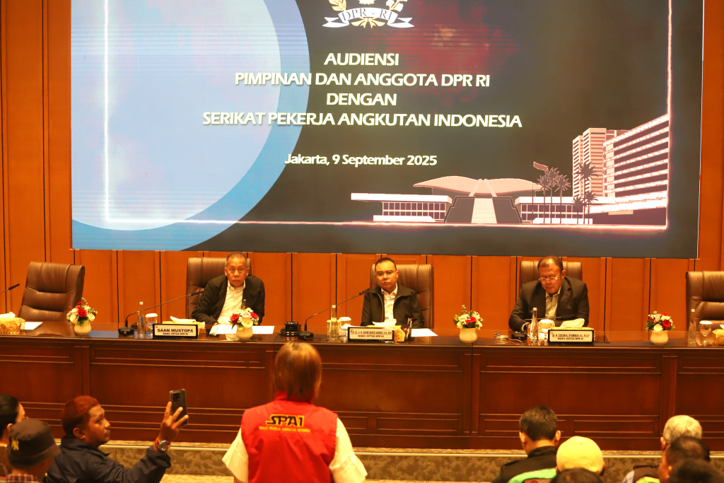 Pimpinan DPR Prof Sufmi Dasco menerima audiensi serikat pekerja angkutan Indonesia (Ashar/SinPo.id)