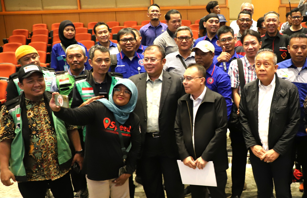 Pimpinan DPR Prof Sufmi Dasco menerima audiensi serikat pekerja angkutan Indonesia (Ashar/SinPo.id)