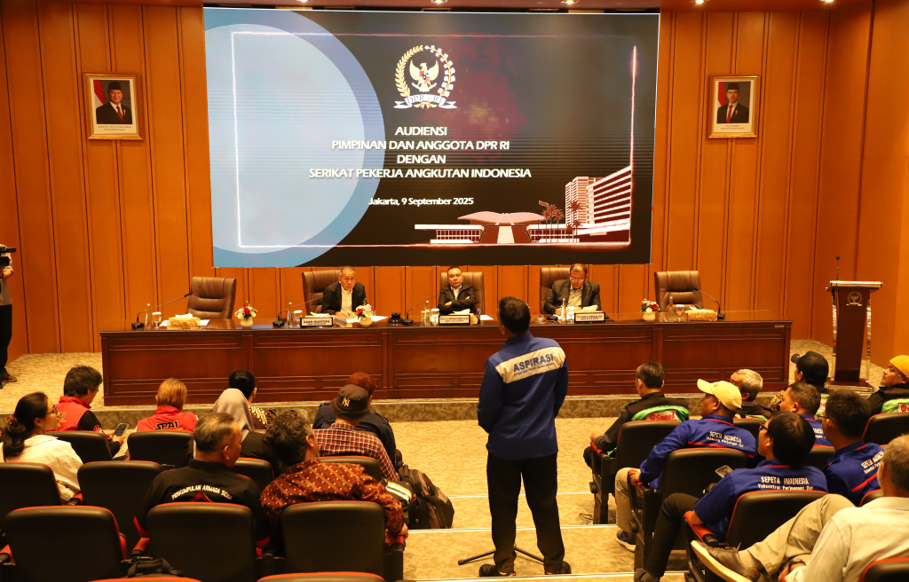Pimpinan DPR Prof Sufmi Dasco menerima audiensi serikat pekerja angkutan Indonesia (Ashar/SinPo.id)