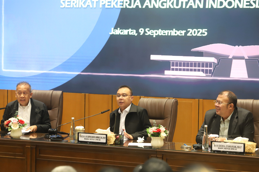 Pimpinan DPR Prof Sufmi Dasco menerima audiensi serikat pekerja angkutan Indonesia (Ashar/SinPo.id)