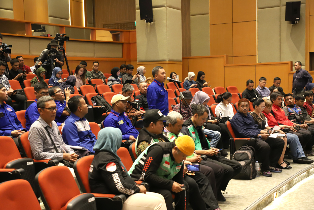 Pimpinan DPR Prof Sufmi Dasco menerima audiensi serikat pekerja angkutan Indonesia (Ashar/SinPo.id)