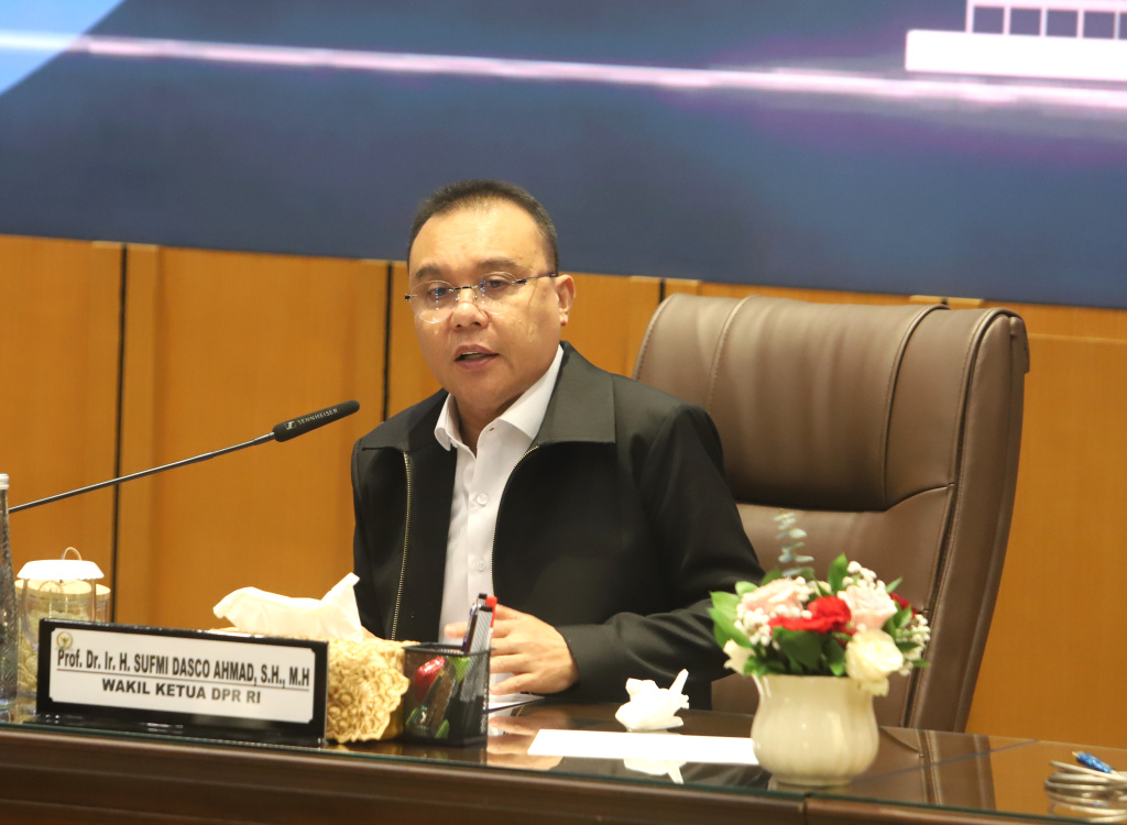 Pimpinan DPR Prof Sufmi Dasco menerima audiensi serikat pekerja angkutan Indonesia (Ashar/SinPo.id)