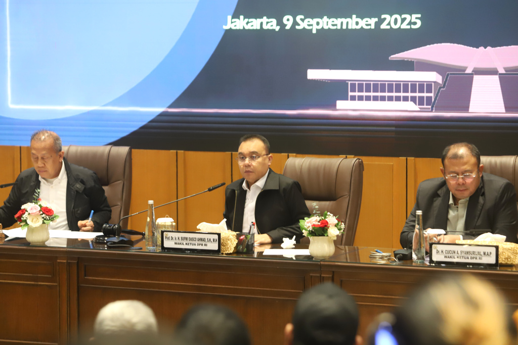 Pimpinan DPR Prof Sufmi Dasco menerima audiensi serikat pekerja angkutan Indonesia (Ashar/SinPo.id)