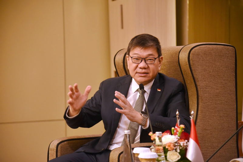 Pimpinan DPR Prof Sufmi Dasco Ahmad menerima kunjungan Dubes Singapore Mr. Kwok Fook Seng membahas kerja sama Energi Terbarukan (Ashar/SinPo.id)