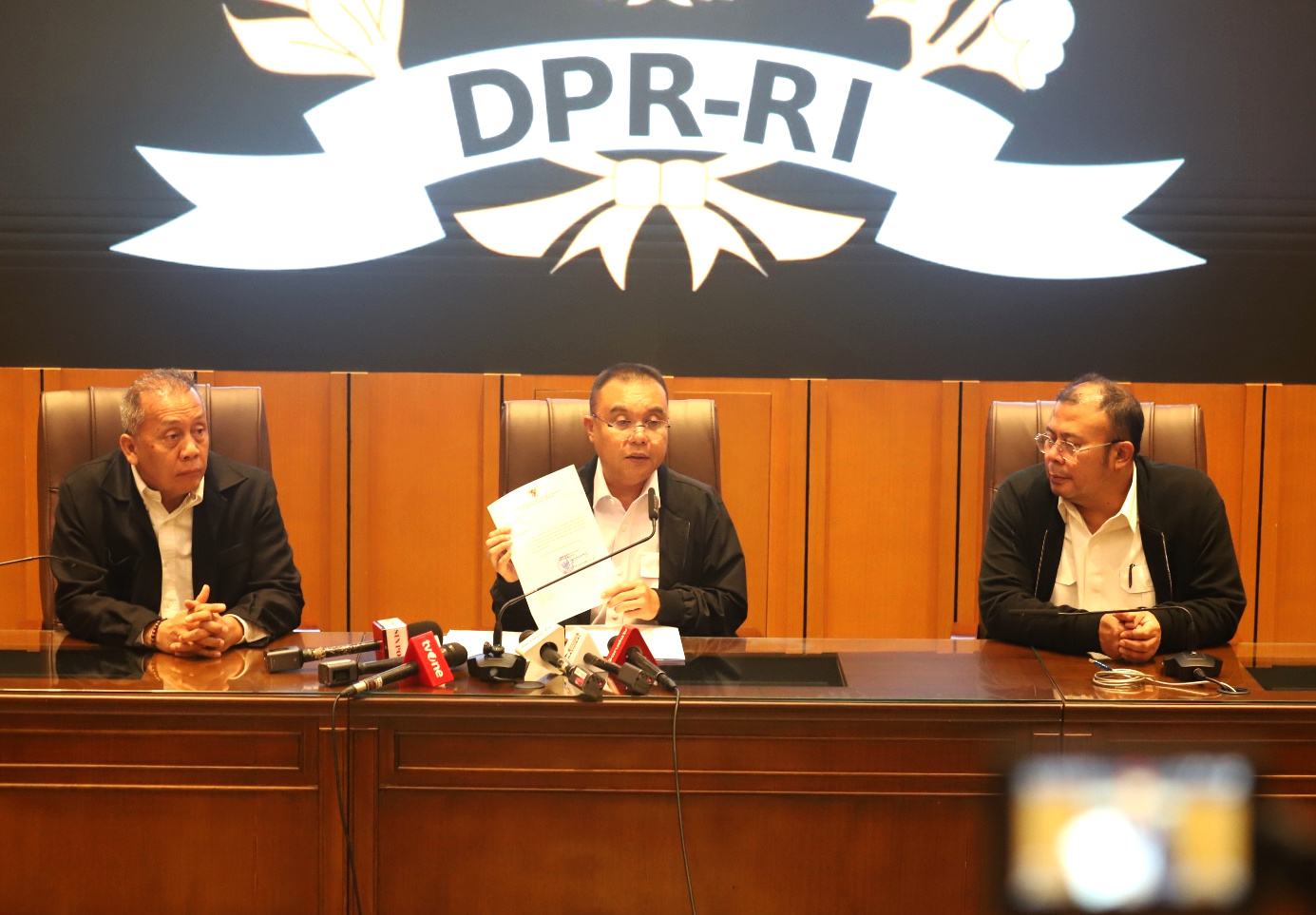 Pimpinan DPR tanggapi 17+8 tuntutan rakyat (Ashar/SinPo.id)
