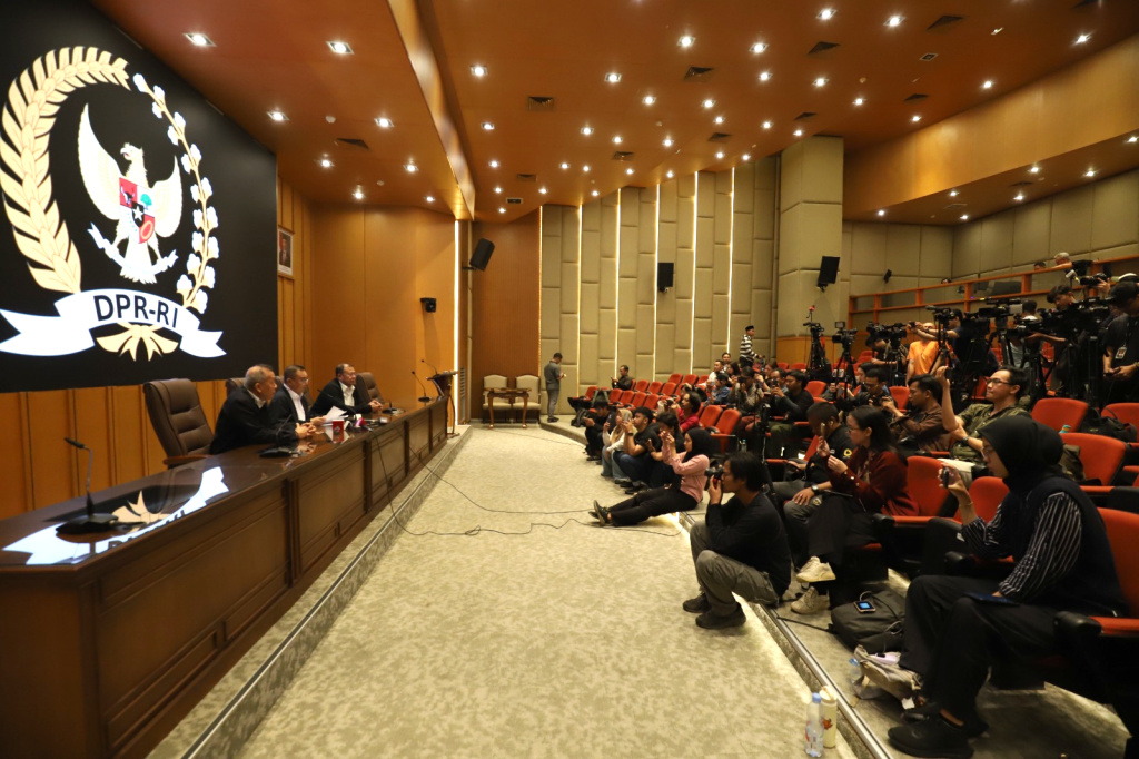 Pimpinan DPR tanggapi 17+8 tuntutan rakyat (Ashar/SinPo.id)