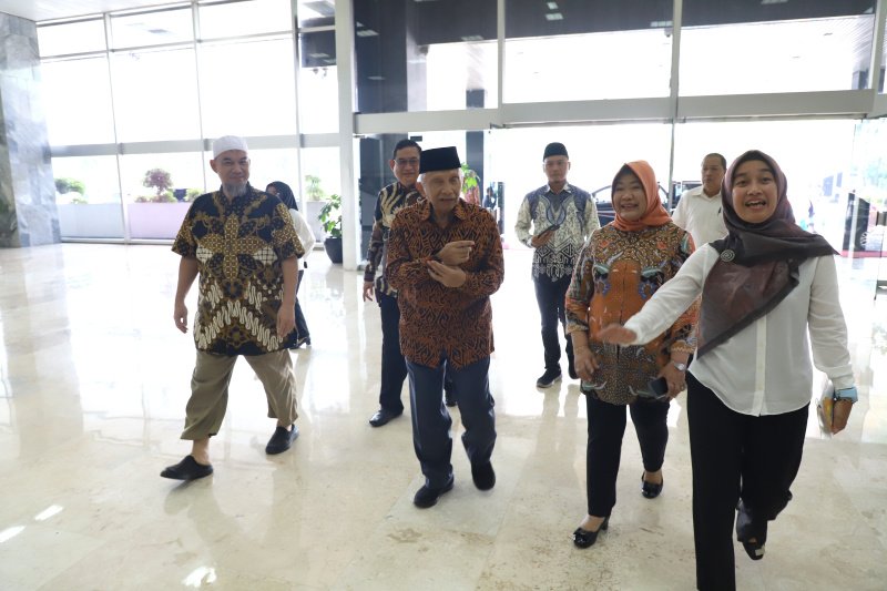 Dewan Pembina Partai Ummat Amien Rais bertemu Pimpinan MPR RI untuk Silahturahmi Kebangsaan di Gedung MPR RI (Ashar/SinPo.id)