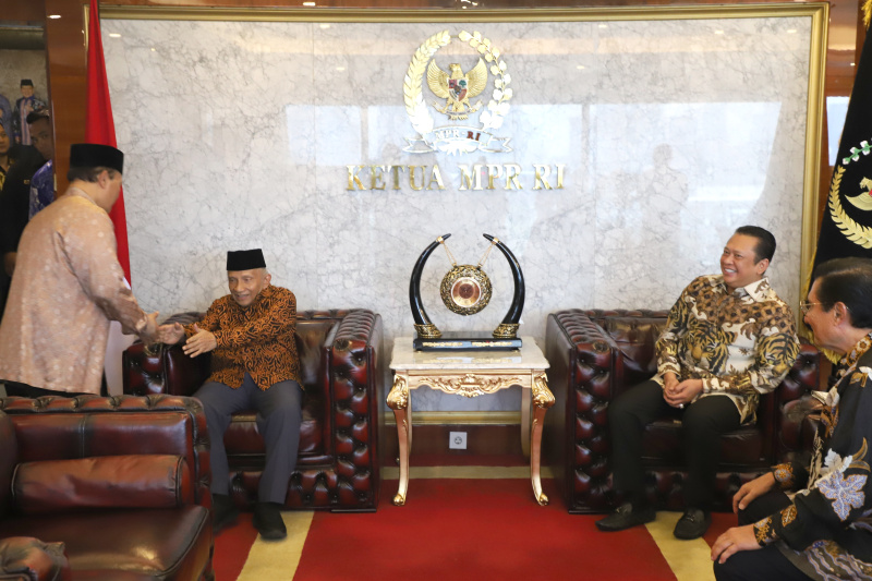 Dewan Pembina Partai Ummat Amien Rais bertemu Pimpinan MPR RI untuk Silahturahmi Kebangsaan di Gedung MPR RI (Ashar/SinPo.id)