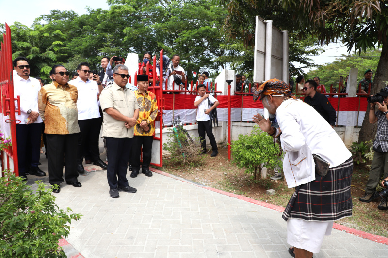 Ketua MPR RI Ahmad Muzani mengunjungi Tugu Kebulatan Tekad dan Rumah Djiauw Kie Siong Rengasdengklok (Ashar/SinPo.id)