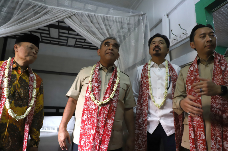 Ketua MPR RI Ahmad Muzani mengunjungi Tugu Kebulatan Tekad dan Rumah Djiauw Kie Siong Rengasdengklok (Ashar/SinPo.id)