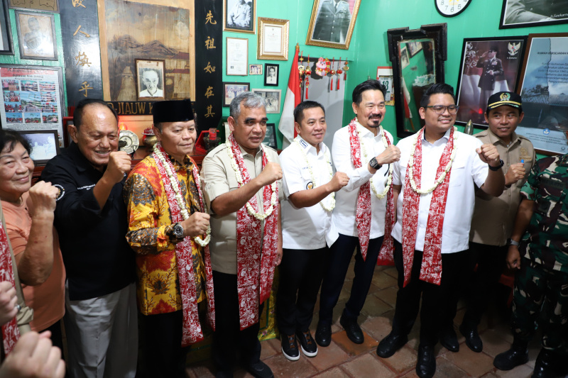 Ketua MPR RI Ahmad Muzani mengunjungi Tugu Kebulatan Tekad dan Rumah Djiauw Kie Siong Rengasdengklok (Ashar/SinPo.id)