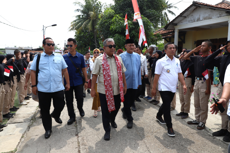 Ketua MPR RI Ahmad Muzani mengunjungi Tugu Kebulatan Tekad dan Rumah Djiauw Kie Siong Rengasdengklok (Ashar/SinPo.id)