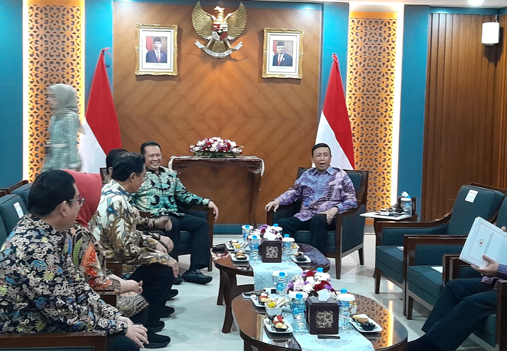 Pimpinan MPR RI bertemu Wantimpres Wiranto silahturahmi dan membahas Sistem Ketatanegaraan Politik Bangsa (Ashar/SinPo.id)