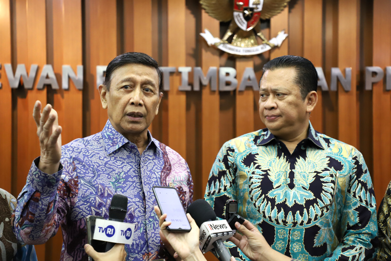 Pimpinan MPR RI bertemu Wantimpres Wiranto silahturahmi dan membahas Sistem Ketatanegaraan Politik Bangsa (Ashar/SinPo.id)