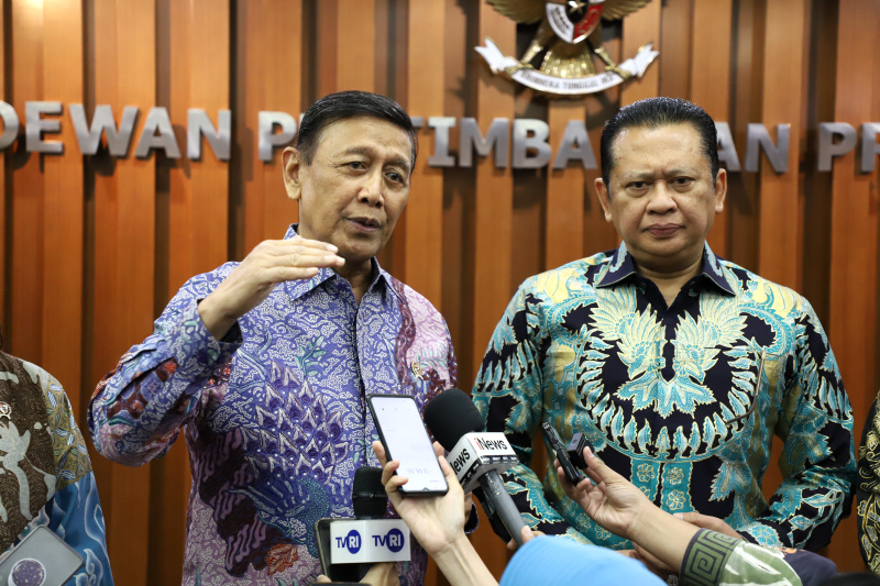 Pimpinan MPR RI bertemu Wantimpres Wiranto silahturahmi dan membahas Sistem Ketatanegaraan Politik Bangsa (Ashar/SinPo.id)